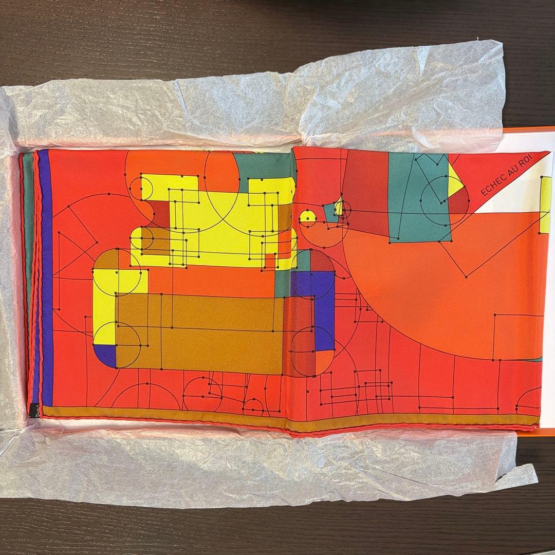 【週末セール】【新品レア廃盤非売品】HERMES カレ70 スカーフ 幾何学模様の写真4枚目