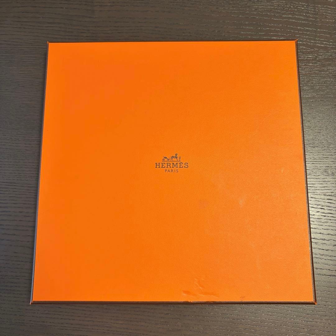 【週末セール】【新品レア廃盤非売品】HERMES カレ70 スカーフ 幾何学模様の写真5枚目