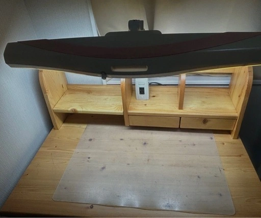 学習机(ライト付き、机は解体済み )・椅子付きの写真2枚目