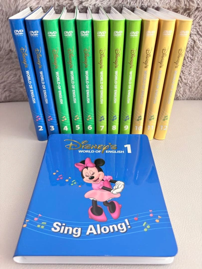 【美品】ディズニー英会話シングアロング 2019年版 DVD12枚 CD8枚 絵本付きの写真2枚目