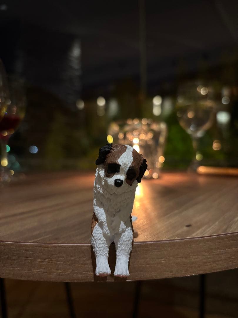 犬のフィギュア セントバーナード　茶色と白 約10cm カプセルトイガチャガチャ