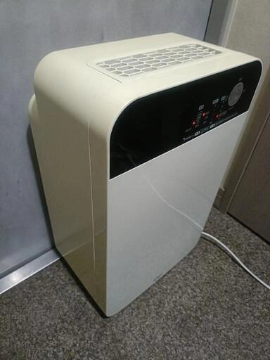 衣類乾燥機efeel コンプレッサー式除湿機 EJC-65本体動作品渋谷区歩4分 除湿乾燥機の写真3枚目