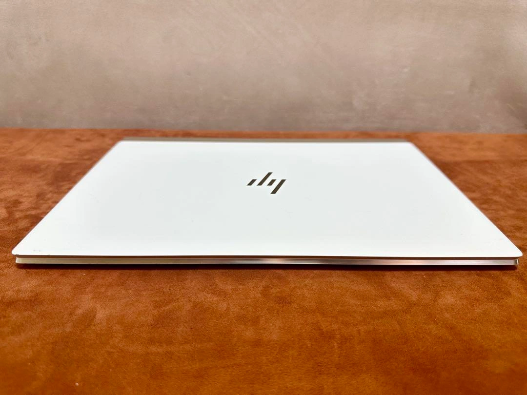 HP Spectre 13 i7-8550U 16 512 13.3の写真11枚目
