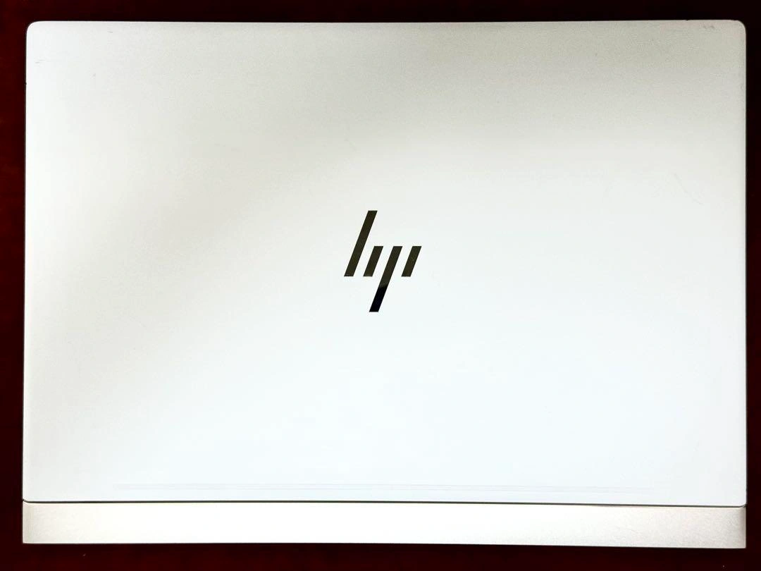 HP Spectre 13 i7-8550U 16 512 13.3の写真5枚目