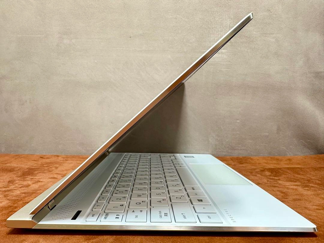 HP Spectre 13 i7-8550U 16 512 13.3の写真8枚目