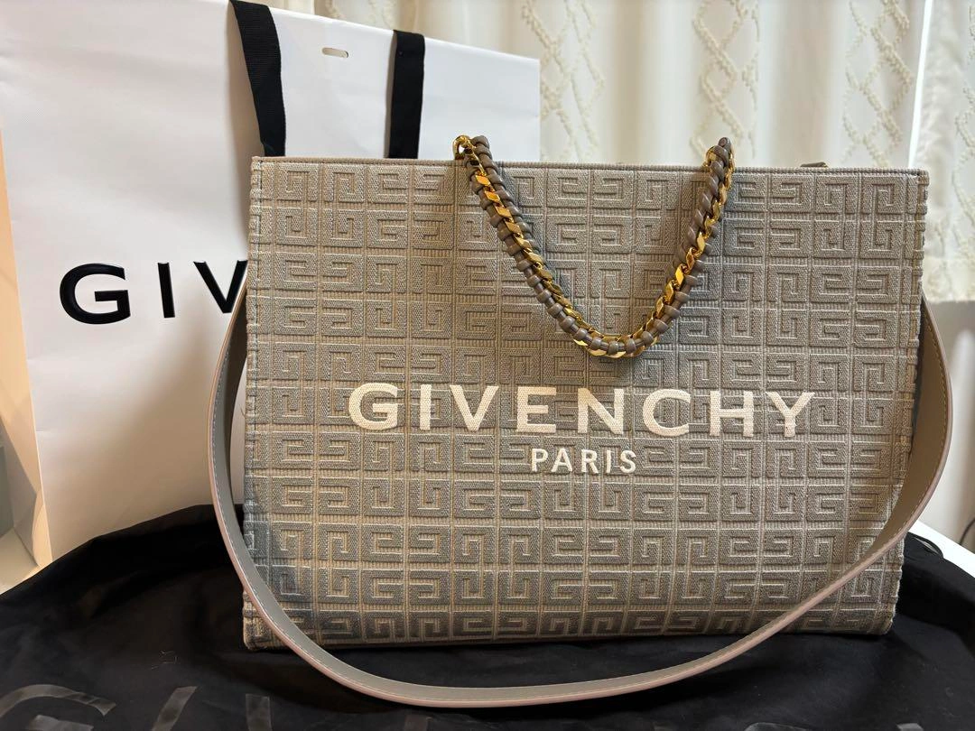 GIVENCHY ショルダーバッグ(超美品)の写真2枚目