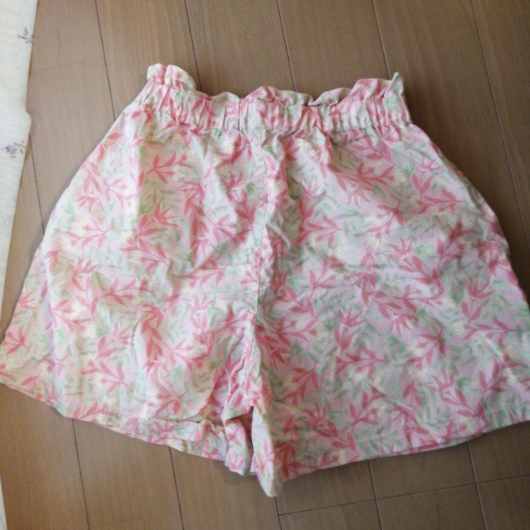 【UNIQLO】花柄 ハーフパンツ 150の写真5枚目