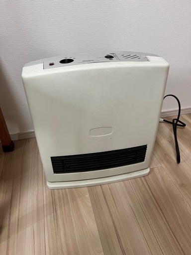 セラミックファンヒーター　スチーム機能つき