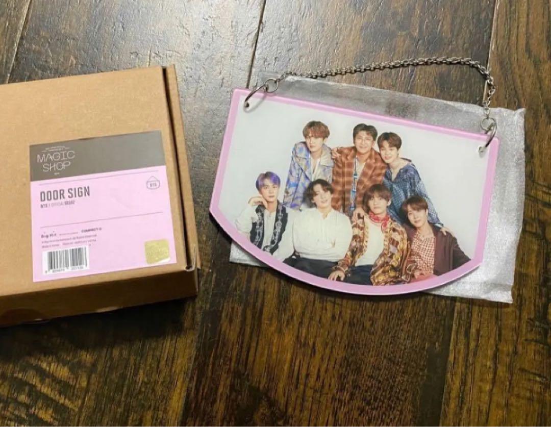 BTS マジックショップ ドアサイン