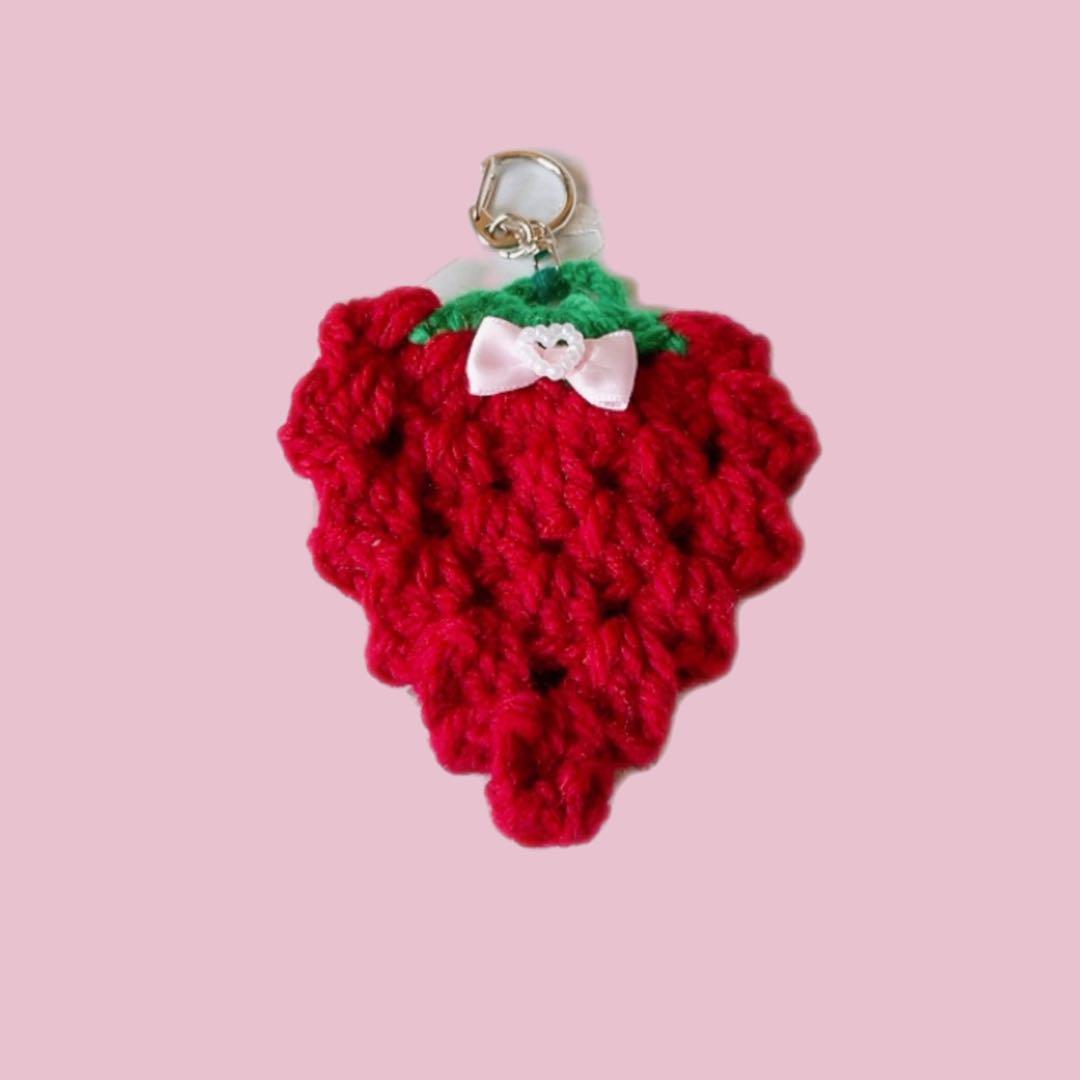 大粒いちご　③キーホルダー　ハンドメイド　毛糸　可愛い^_^赤