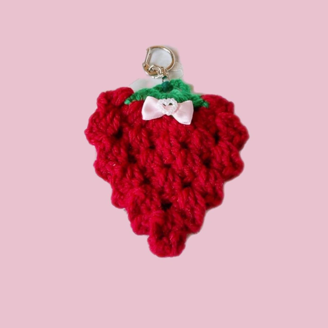 大粒いちご ③キーホルダー ハンドメイド 毛糸 可愛い^_^赤