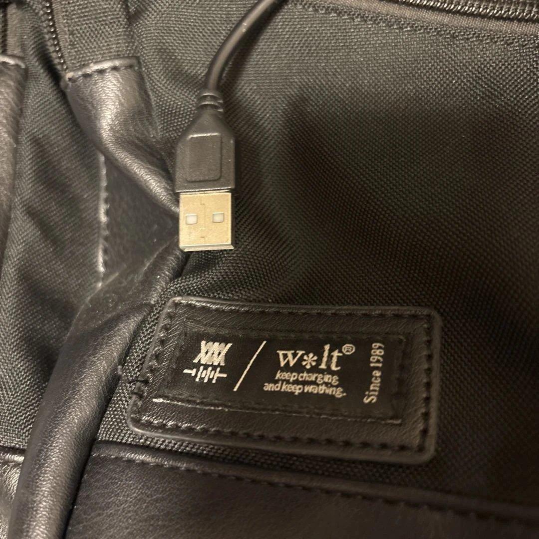 Wolt USBポート付きブラックリュックの写真2枚目