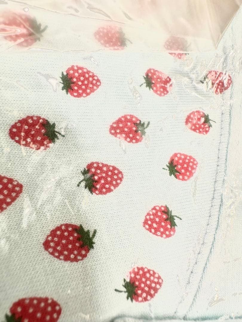 半袖Tシャツ 100cm 綿100% 新品 水色 いちご カラフルの写真6枚目