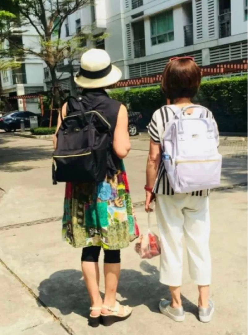 Beyond 口金リュック、トートバッグ、黒.白セットの写真8枚目
