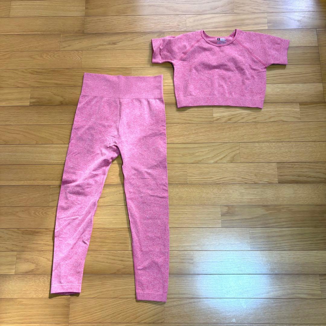 SHEIN クロップドトップスス・レギンス セットアップ レッド、ピンク系