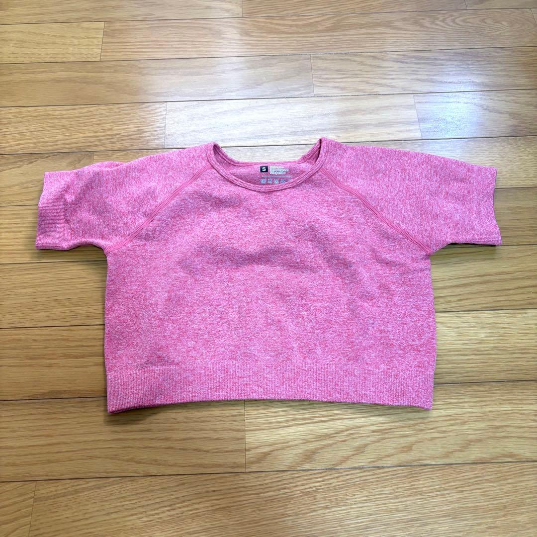 SHEIN クロップドトップスス・レギンス セットアップ レッド、ピンク系の写真2枚目
