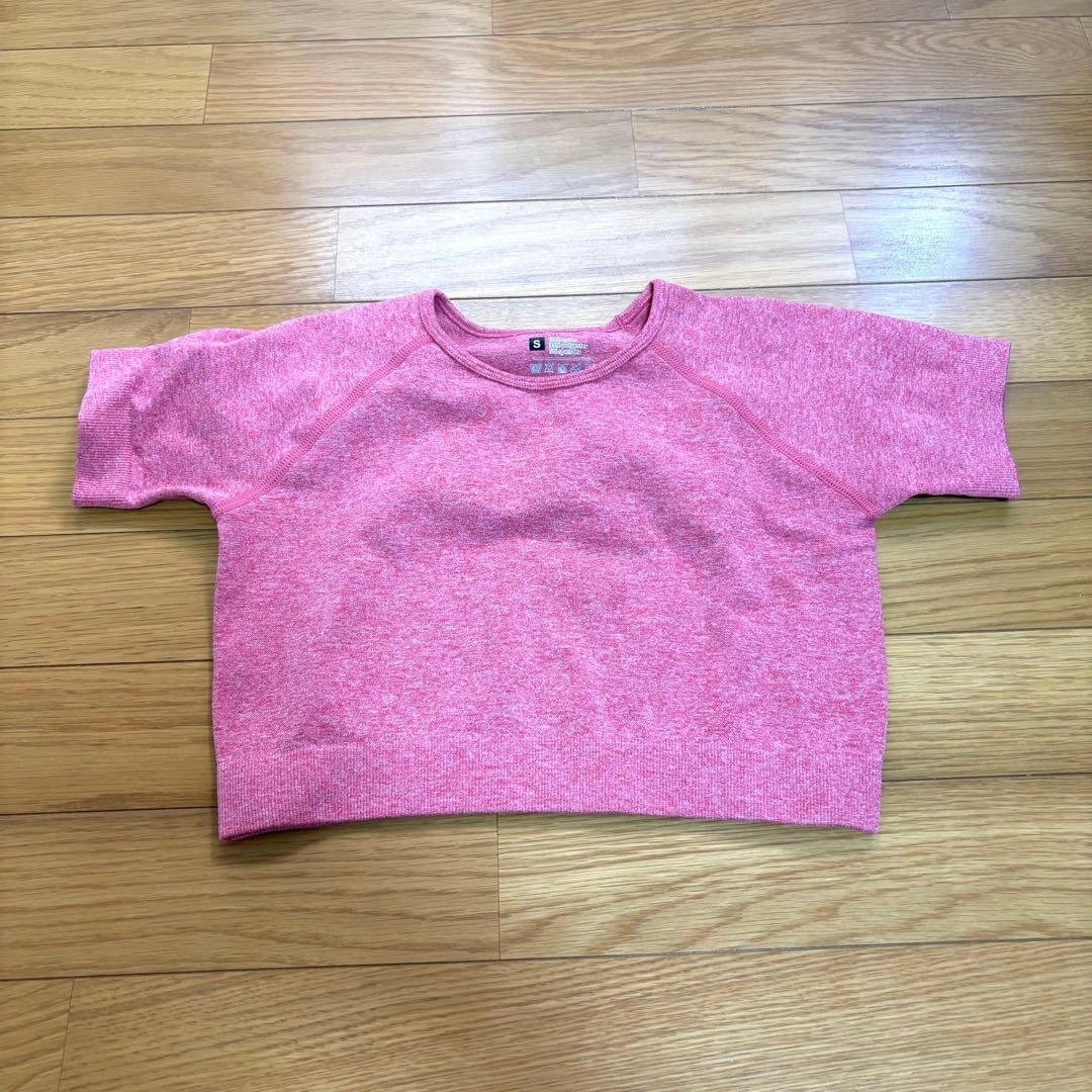 SHEIN クロップドトップスス・レギンス セットアップ レッド、ピンク系の写真2枚目