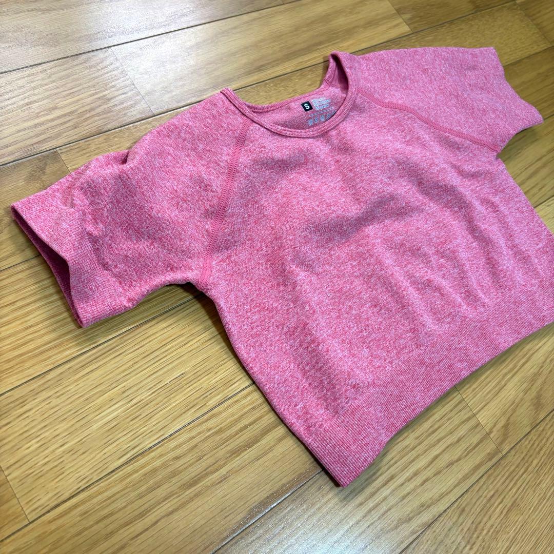 SHEIN クロップドトップスス・レギンス セットアップ レッド、ピンク系の写真3枚目