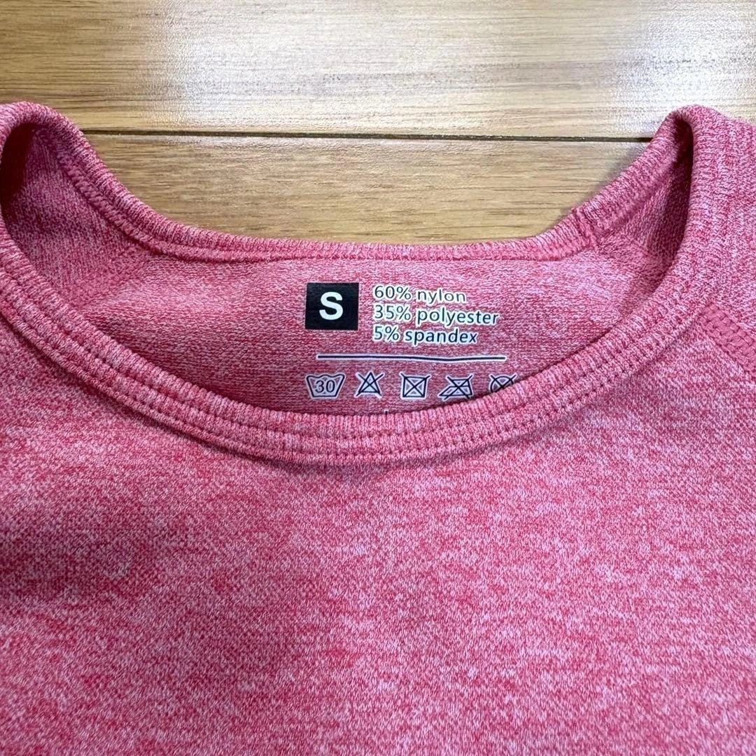 SHEIN クロップドトップスス・レギンス セットアップ レッド、ピンク系の写真4枚目