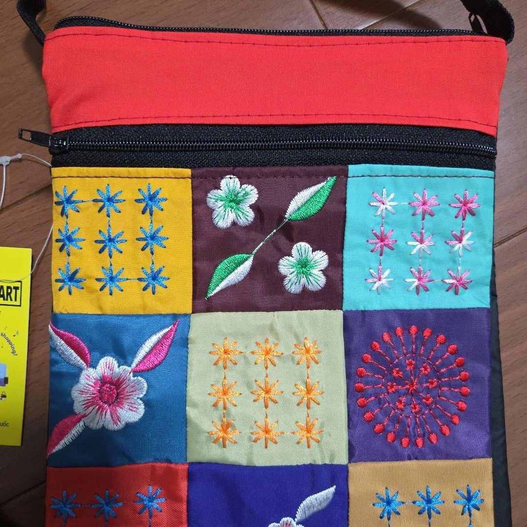 【完全未使用】KINGKONG MART 刺繍サコッシュの写真3枚目