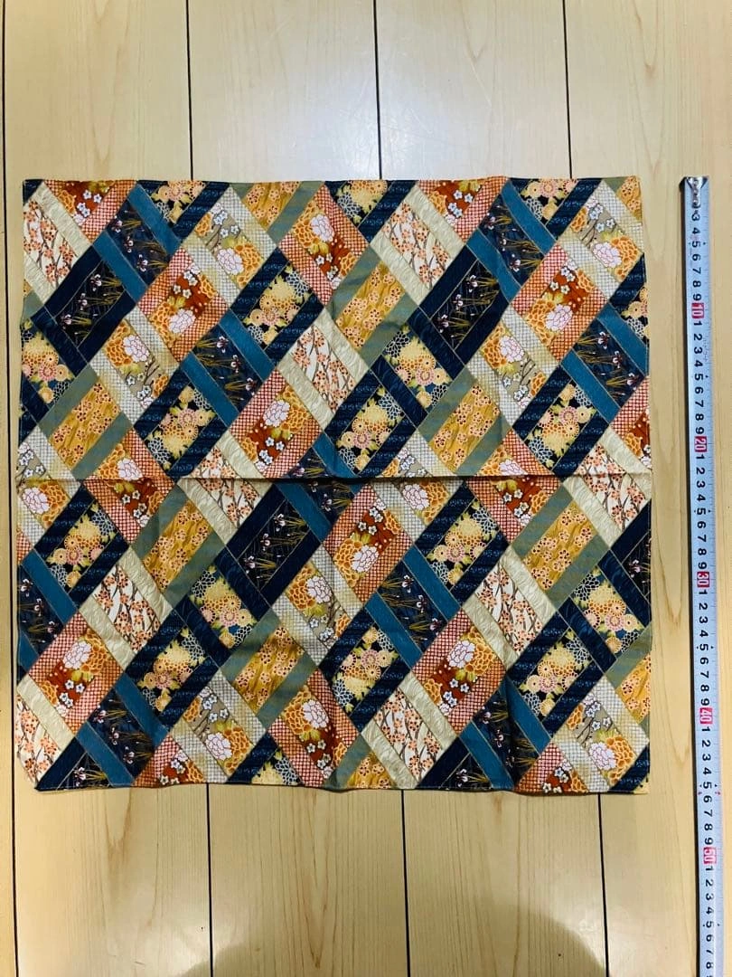 新品 ダイヤモンドパターンの敷物 ハンカチ 約46cmの写真2枚目