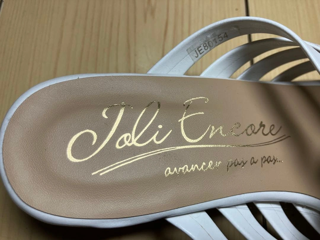 Joli Encore ホワイトサンダル 約4cmヒールの写真5枚目