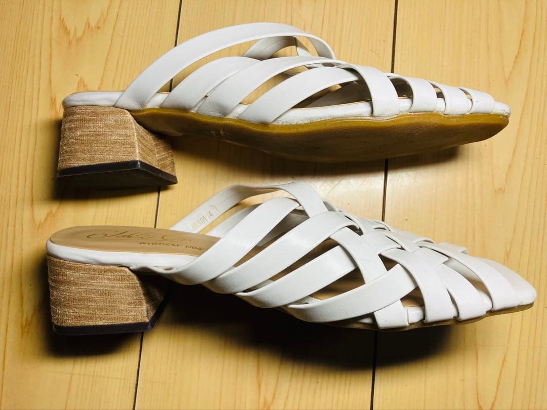 Joli Encore ホワイトサンダル 約4cmヒールの写真9枚目