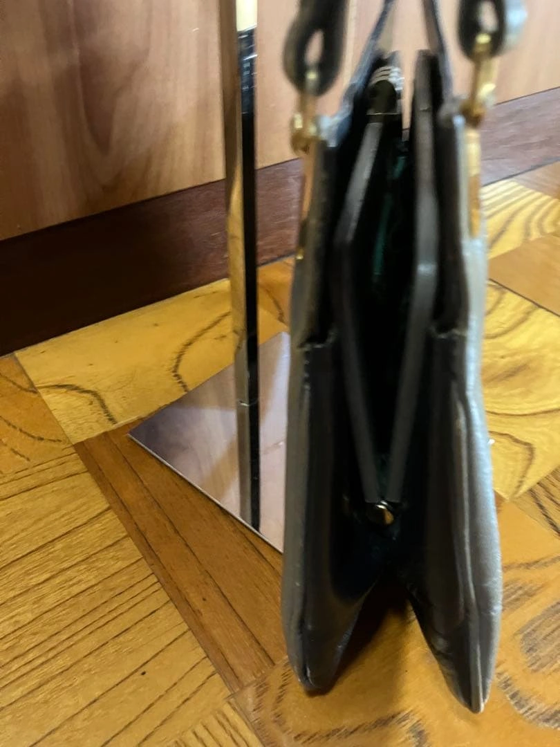 黒とグレーのショルダーバッグの写真3枚目