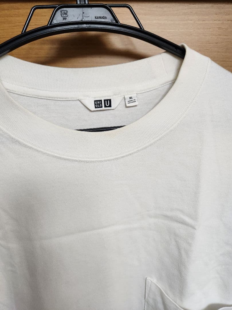 ユニクロユー クルーネックTシャツ 長袖 ホワイト ポケット付きの写真2枚目