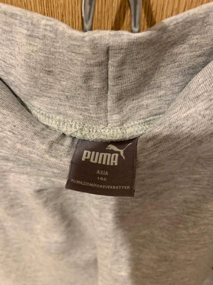 PUMA グレー ロゴ入り レギンス 140の写真3枚目
