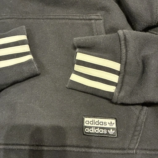 adidas トレーナー フードありの写真2枚目