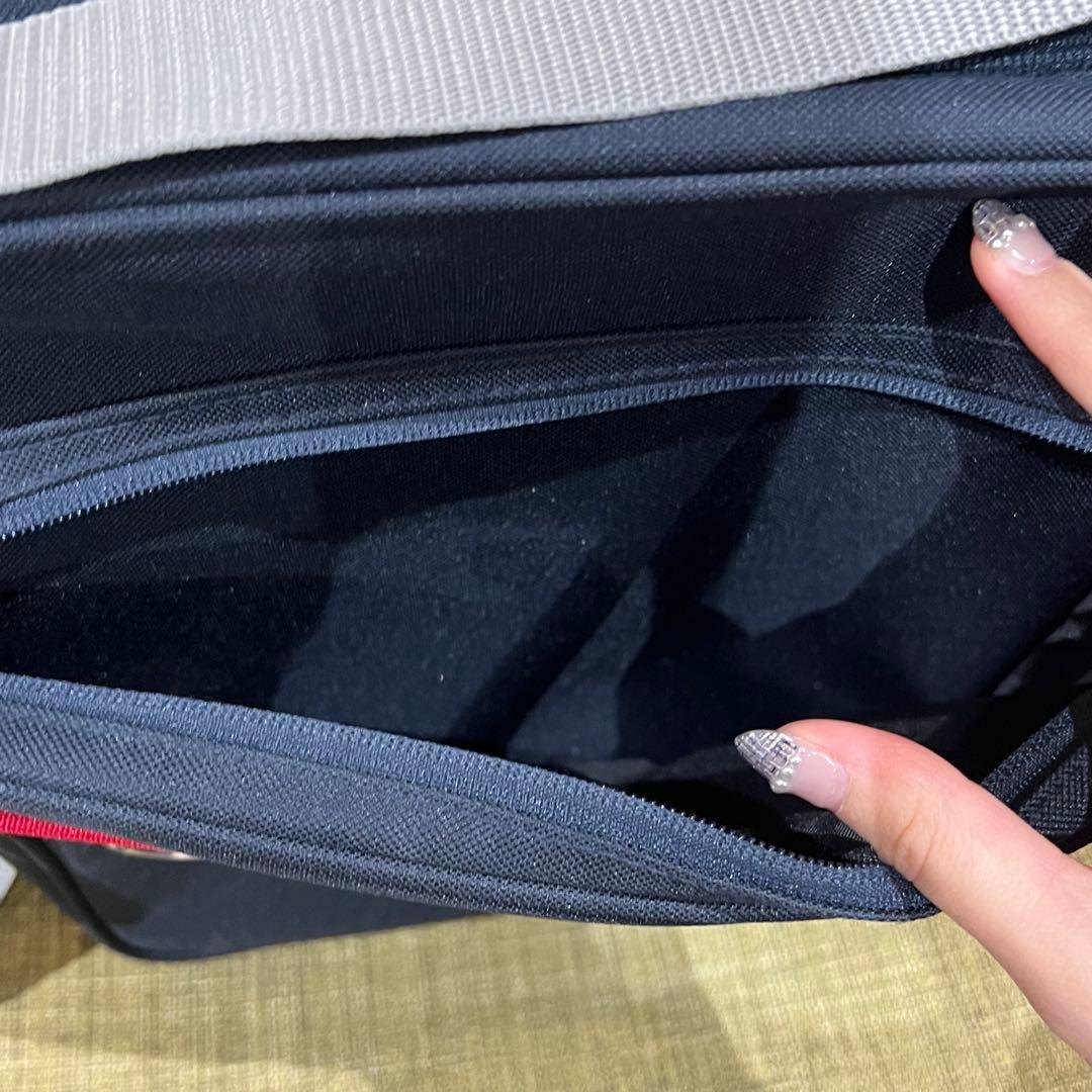 イーストボーイ スクバ ショルダーバッグ 縦型 かばんの写真9枚目