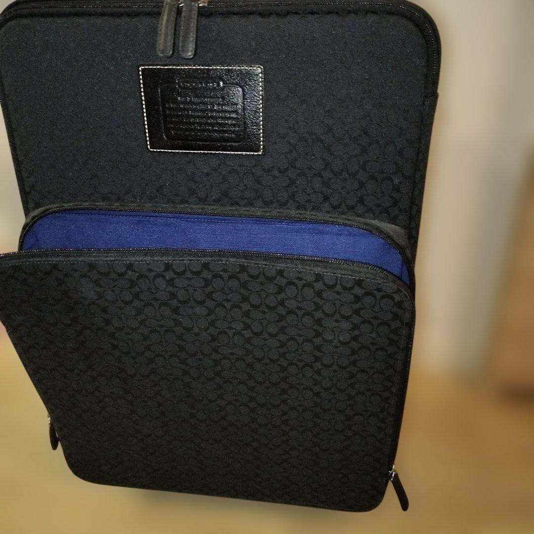 COACH ブラック キャリーケースの写真4枚目
