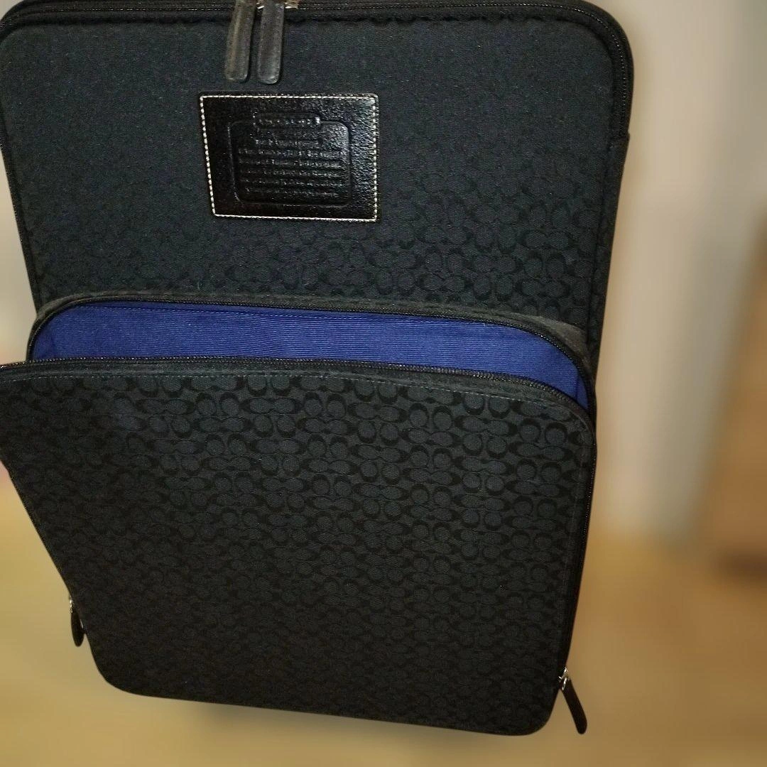 COACH ブラック キャリーケースの写真4枚目