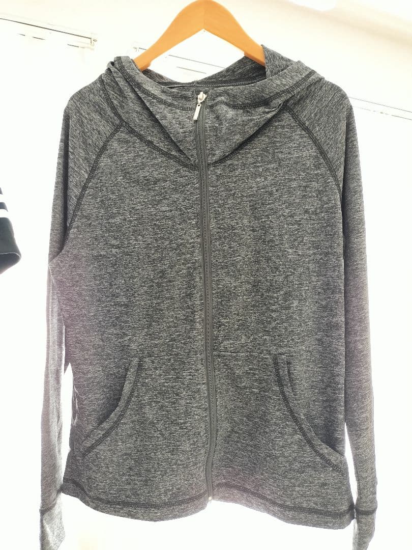 adidas Tシャツ＆フルジップパーカーセットの写真7枚目