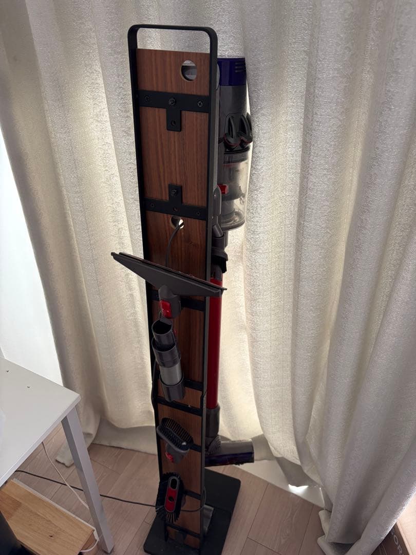 Dyson SV12 スティッククリーナー 本体+スタンドの写真2枚目