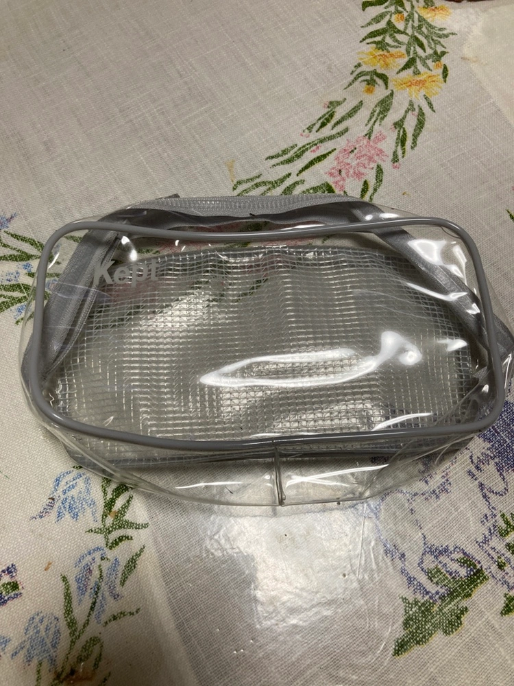 グレーのビニールの小物入れの写真2枚目