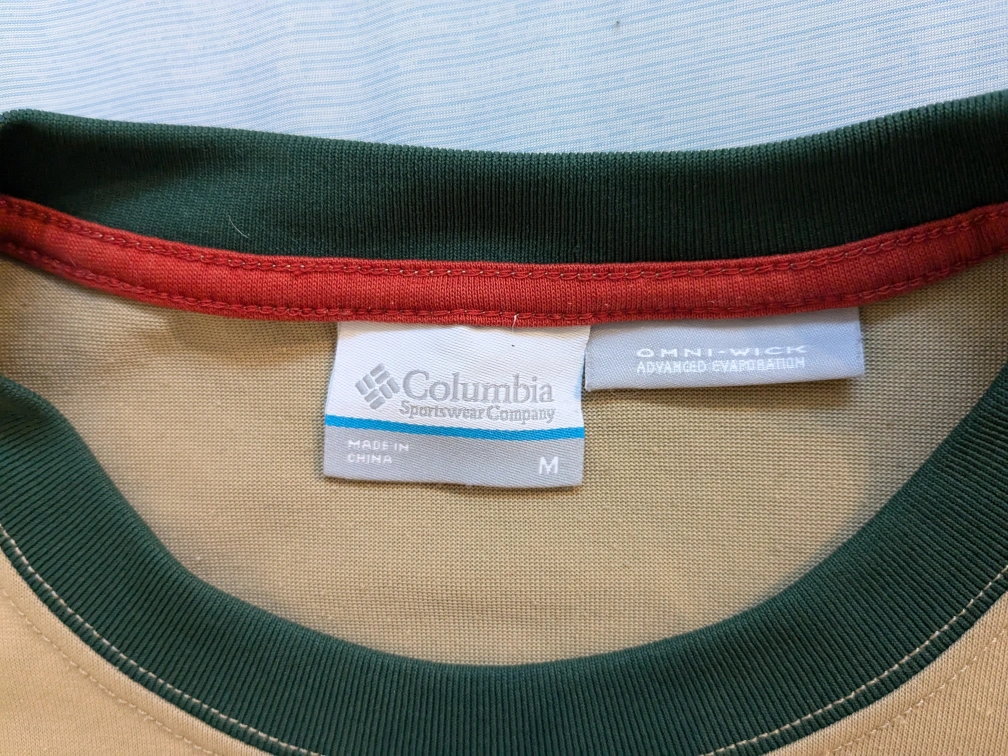 《断捨離 処分特価》Columbia Tシャツ Mサイズ(ベージュ・緑・赤・青)の写真2枚目