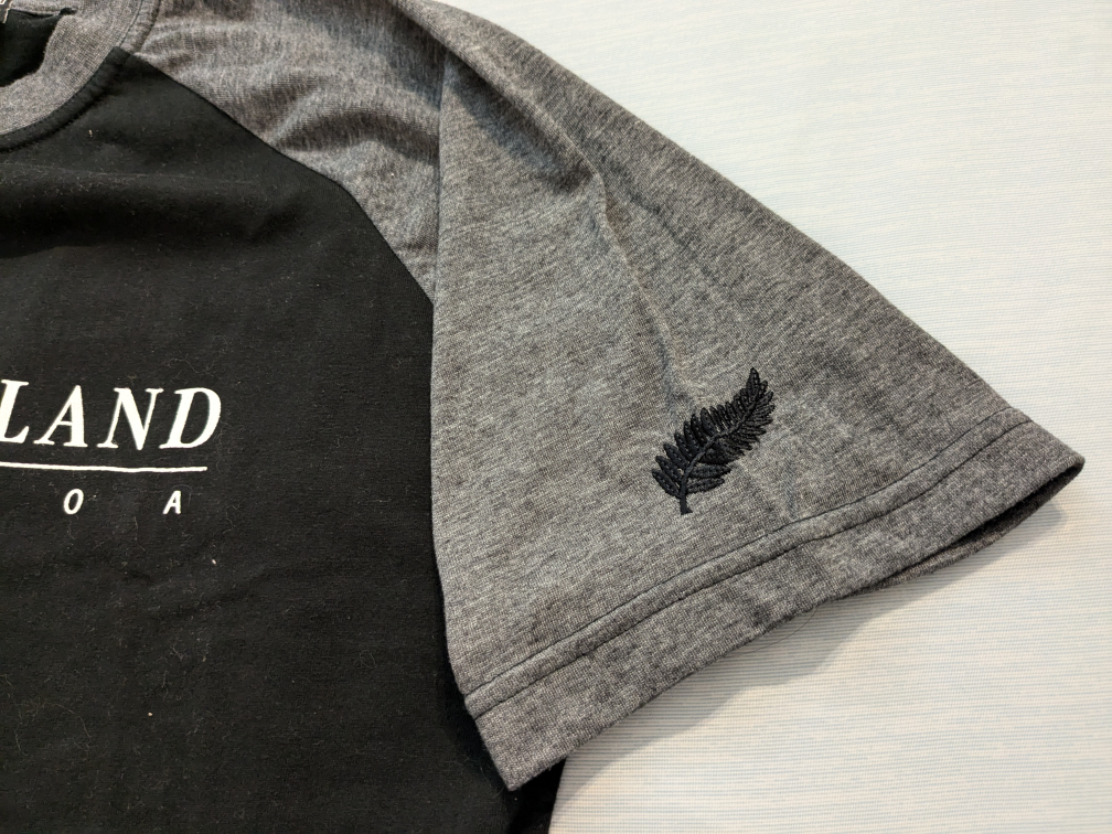 《処分特価》ニュージーランド Tシャツ（サイズ：M / イロ：黒とグレー）の写真2枚目