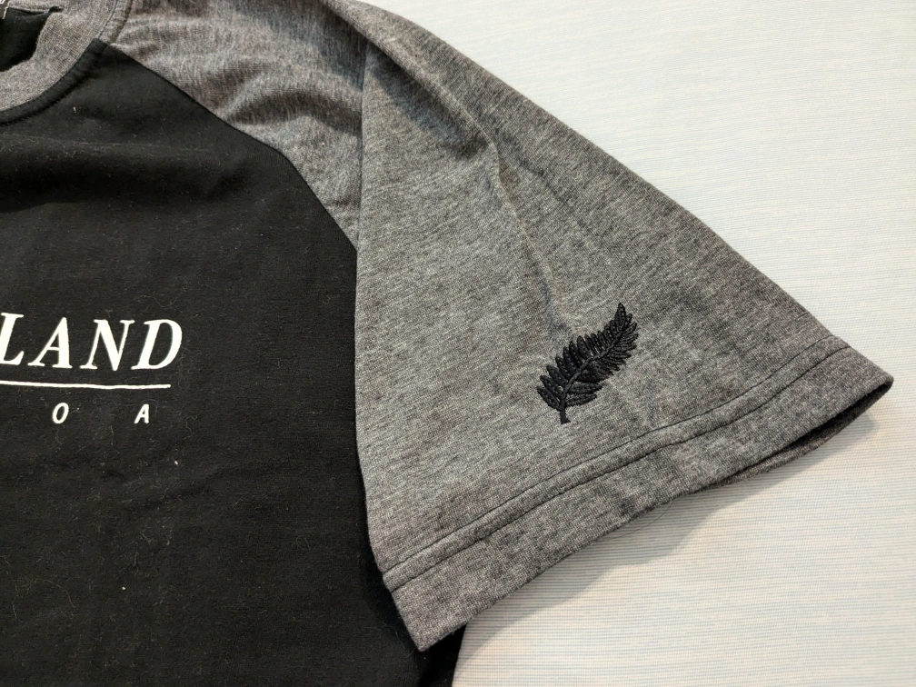 《処分特価》ニュージーランド Tシャツ(サイズ:M / イロ:黒とグレー)の写真2枚目