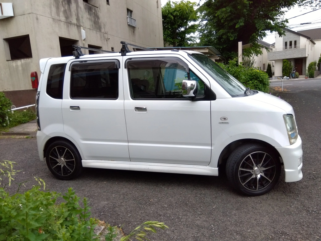(ご成約)【希少色】☆RR仕様!☆スズキ☆ワゴンR☆FX☆4WD☆5MT☆の写真3枚目