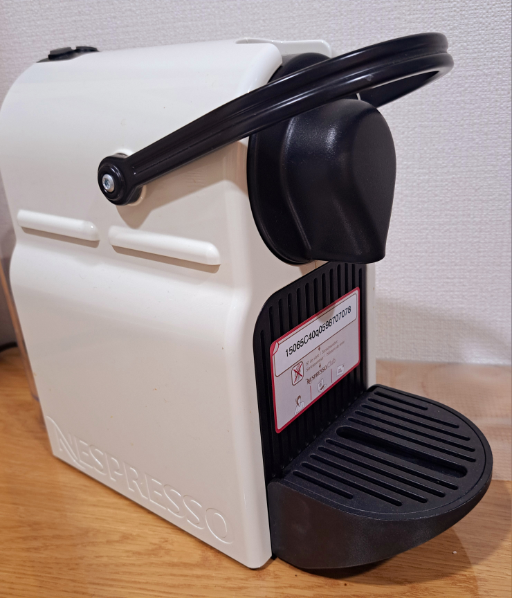 最終値下げ【美品】定価17,600円　Nespresso　コーヒーメーカー　イニッシア