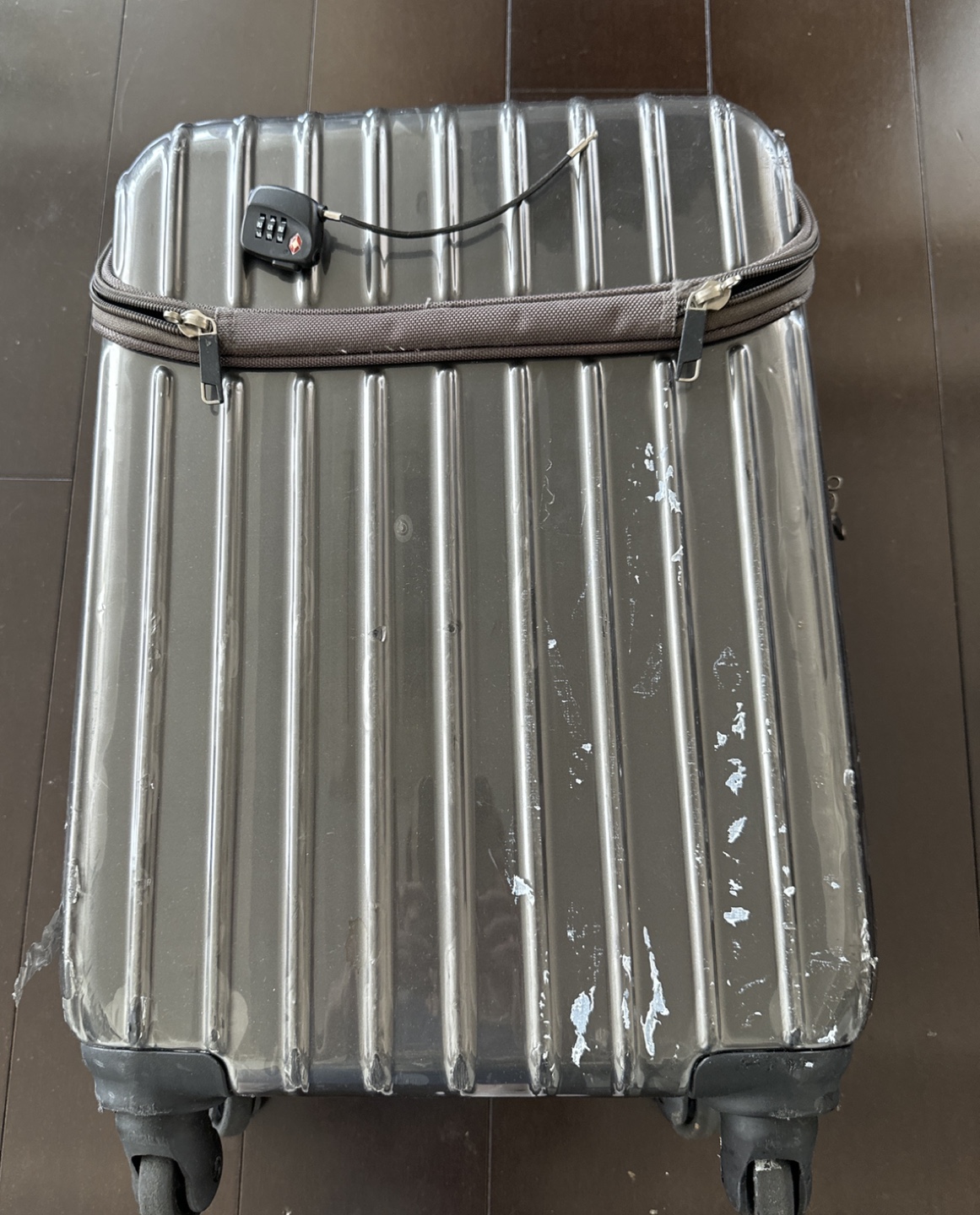 機内持ち込み可能スーツケースの写真3枚目