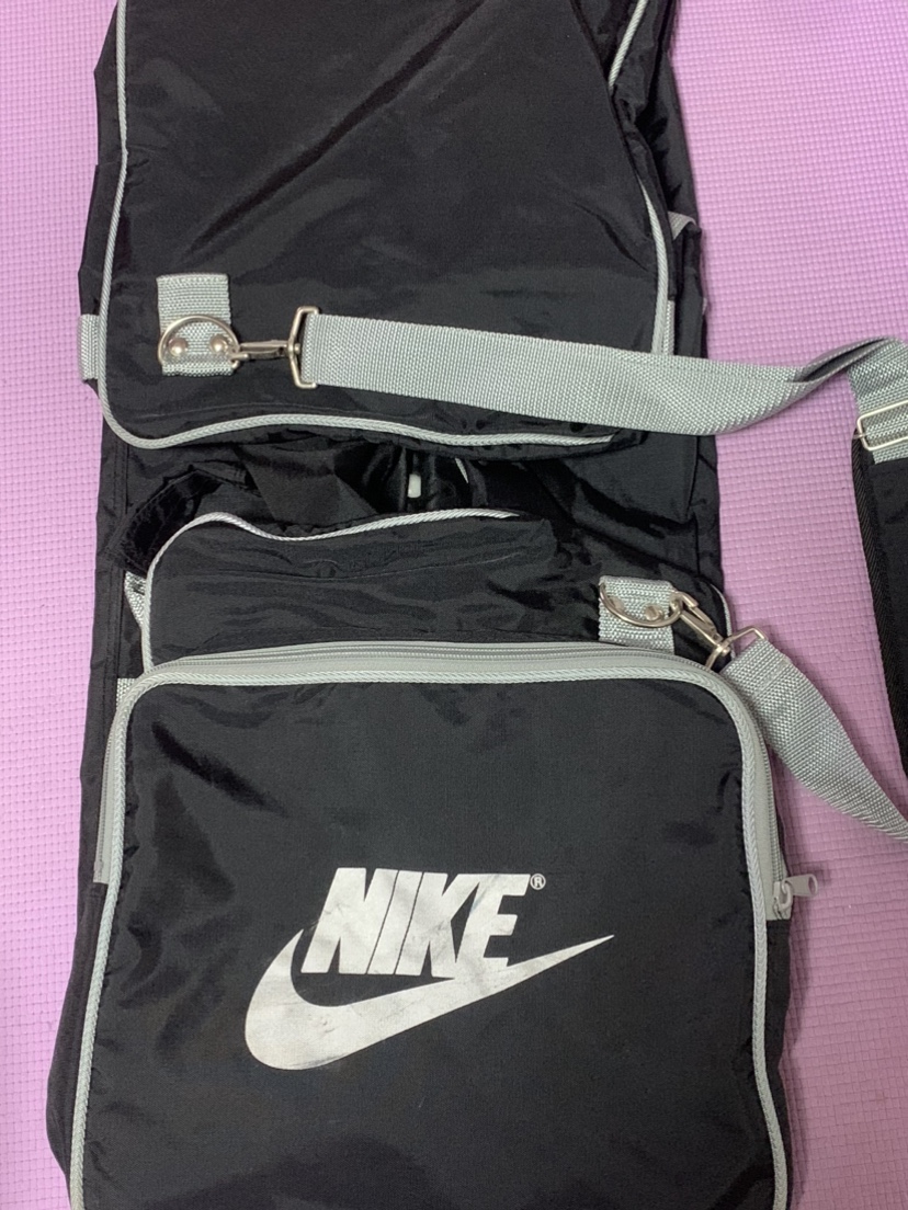 NIKE バッグ大(ショルダーベルト付き)　黒