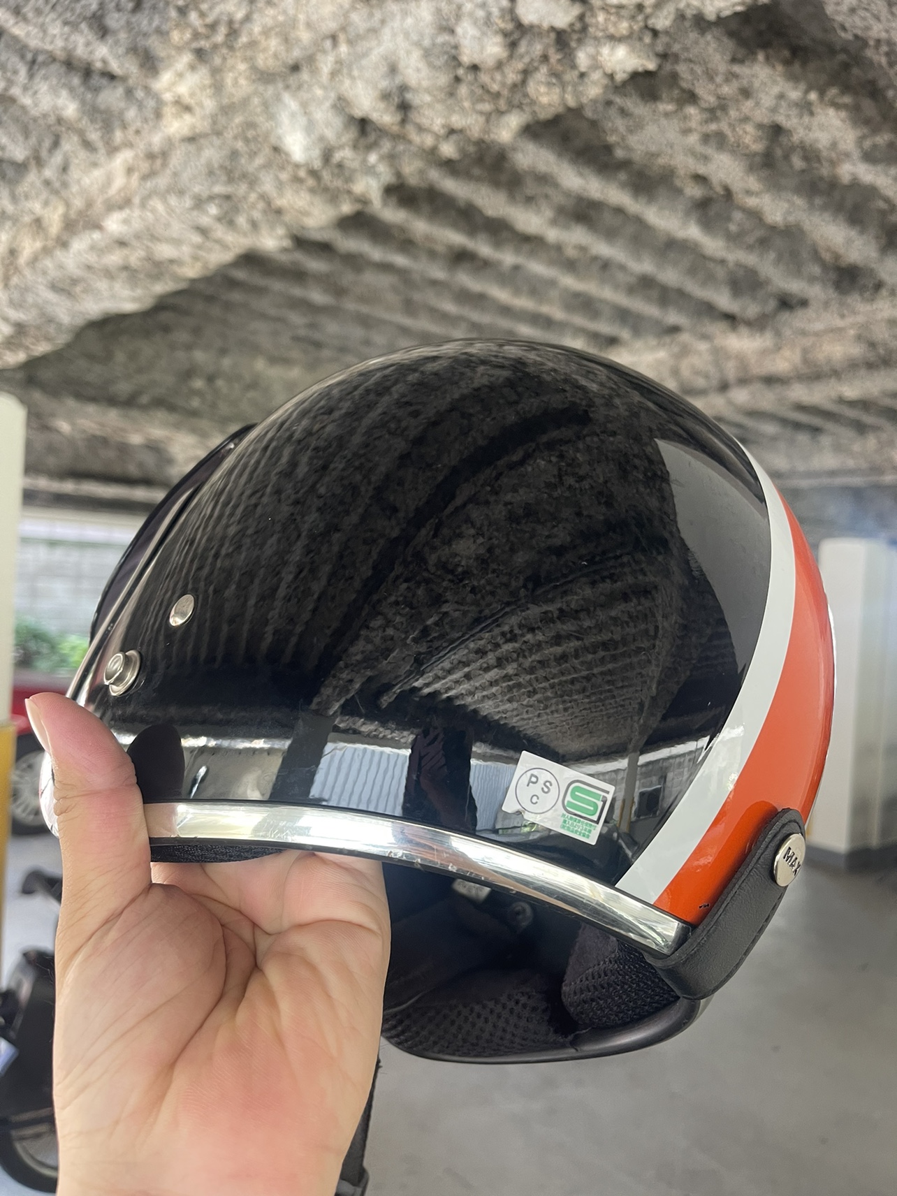 ヘルメットの写真4枚目