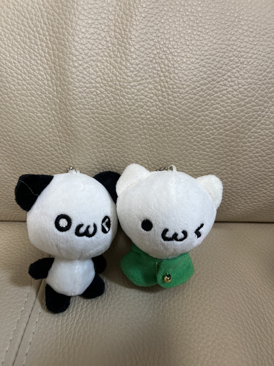 てへぺろ　ぬいぐるみ2点