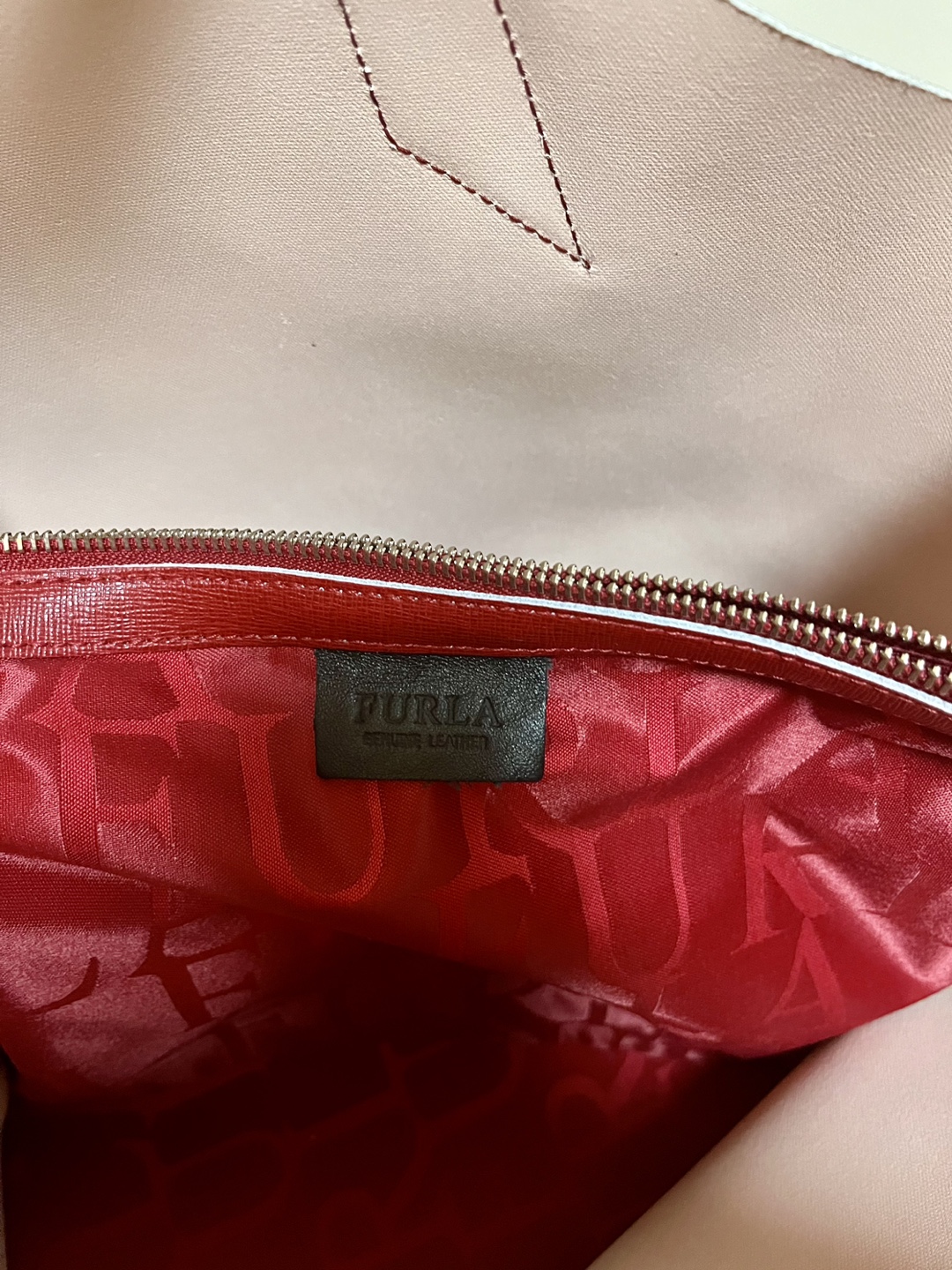 FURLA レディースバッグ　赤の写真3枚目