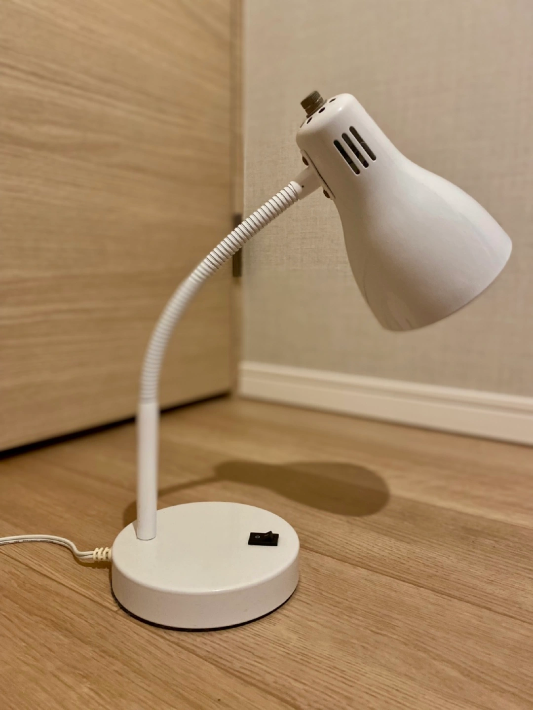 ニトリ スタンドライト 電球付き(予備)