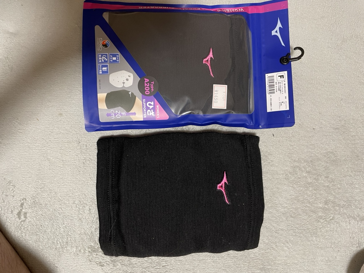 ミズノ　バレーシューズ25cm 肘、膝サポーターの写真5枚目