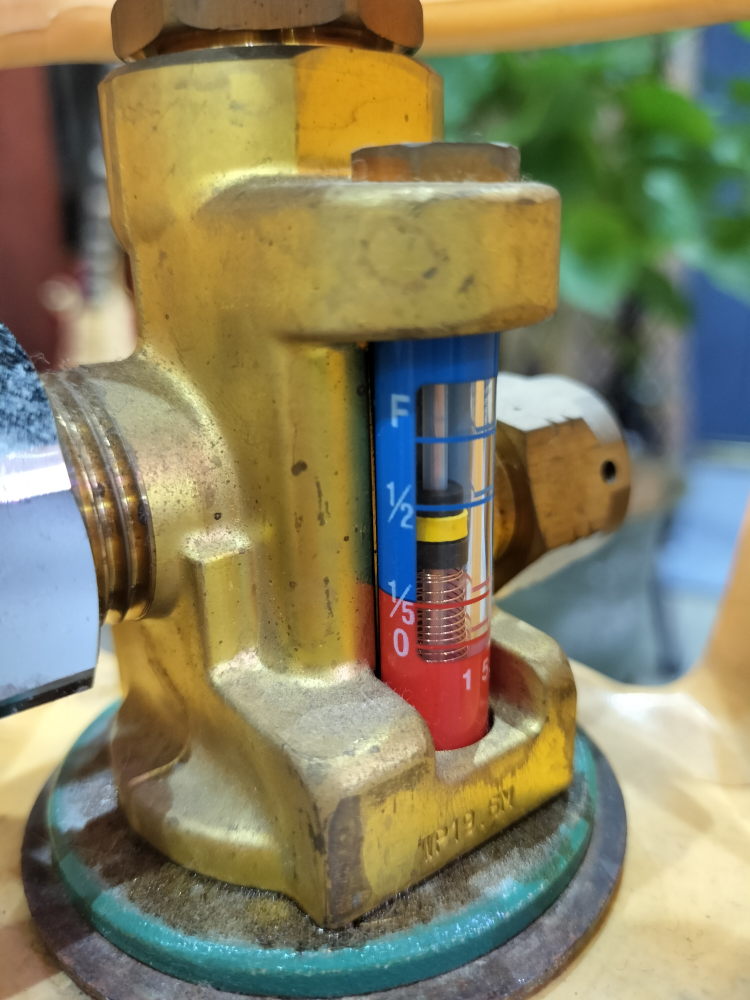 ADA CO2 レギュレーター大型ボンベ用 ミドボン付き 2セットお譲りしますの写真4枚目